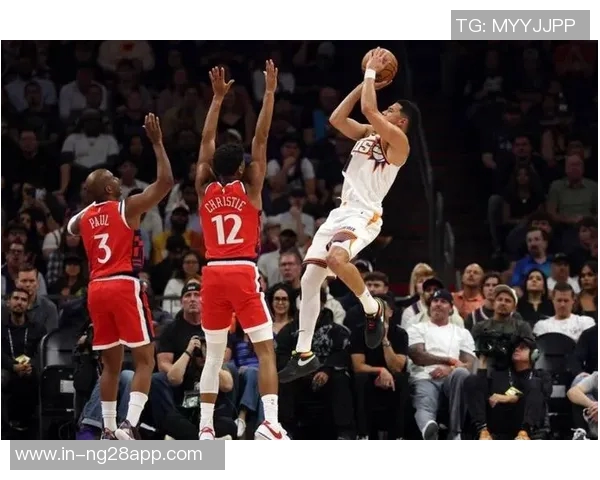 布克半场表现起伏7投4中仅得13分失误频频影响球队节奏